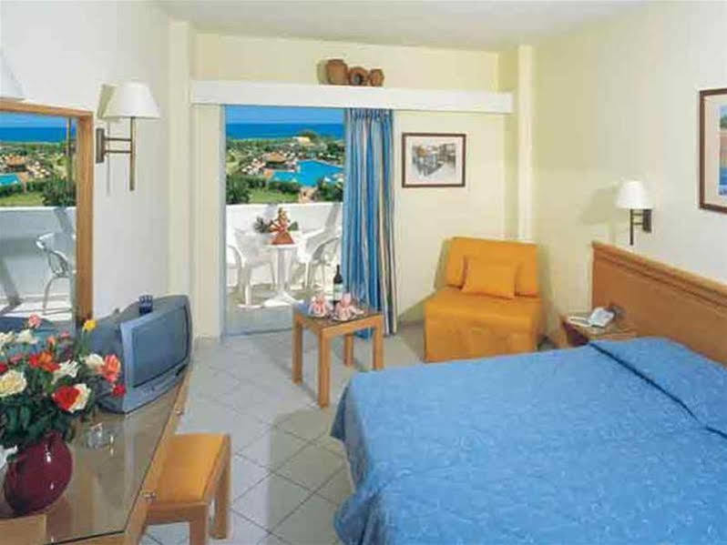 Oasis Beach Hotel - Adults Only Аниссарас Экстерьер фото