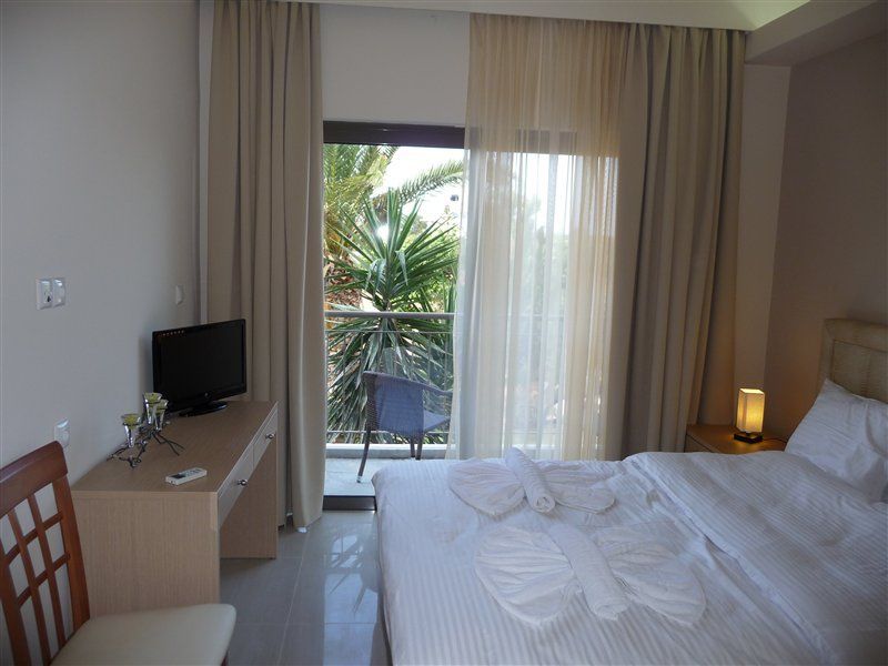 Oasis Beach Hotel - Adults Only Аниссарас Экстерьер фото